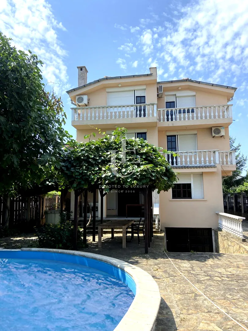 Main photo